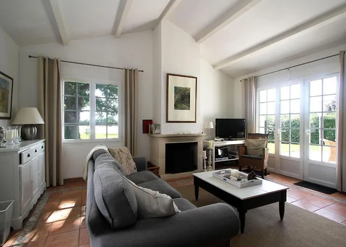 With Garden Near Beautiful Golf Course Βίλα Vasles