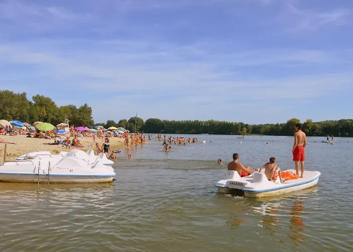 With Garden Near Beautiful Golf Course Βίλα Vasles