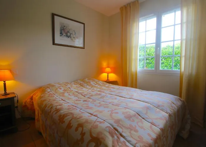 With Garden Near Beautiful Golf Course Βίλα *