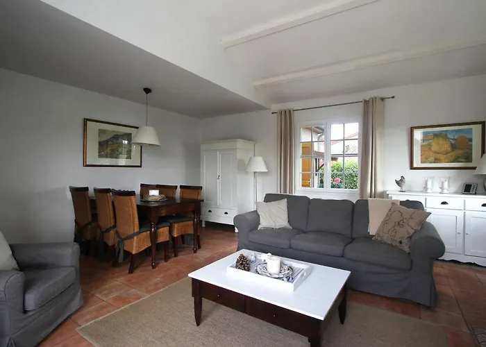 With Garden Near Beautiful Golf Course Βίλα *